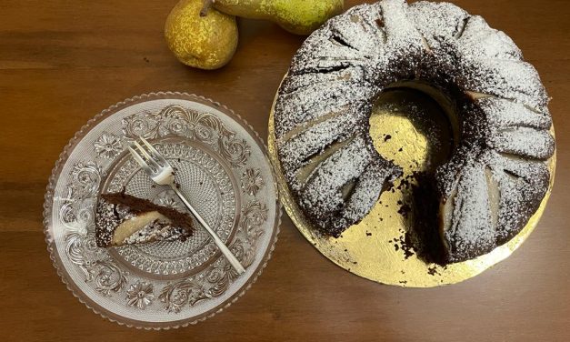 CIAMBELLA SOFFICE ALLE PERE E CIOCCOLATO DELLA MONICA