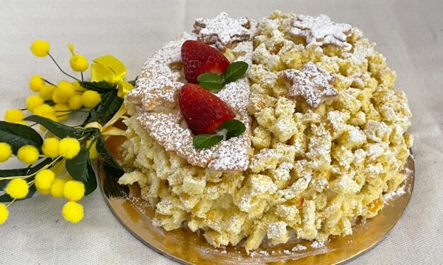 TORTA MIMOSA RIVISITATA CON FRAGOLE (PASTA BISCUIT FARCITA A STRATI)