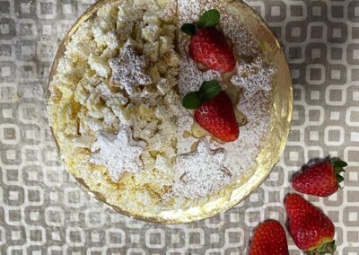 Torta mimosa rivisitata con fragole