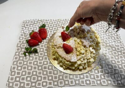 Torta mimosa rivisitata con fragole