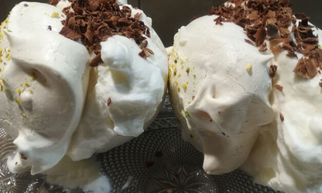 MERINGHE CON PANNA DELLA MONICA