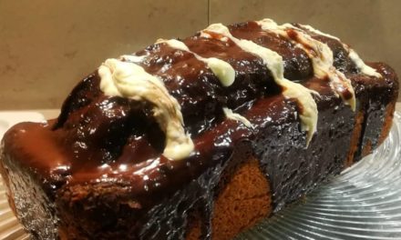 PLUMCAKE MARMORIZZATO AL CIOCCOLATO FONDENTE CON ZEBRATURE DI CIOCCOLATO BIANCO