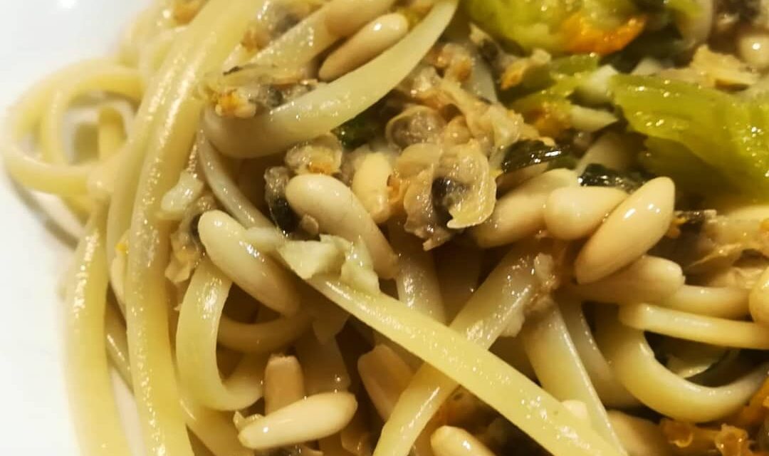 LINGUINE ALLE ARSELLE CON FIORI DI ZUCCA E PINOLI DELLA MONICA