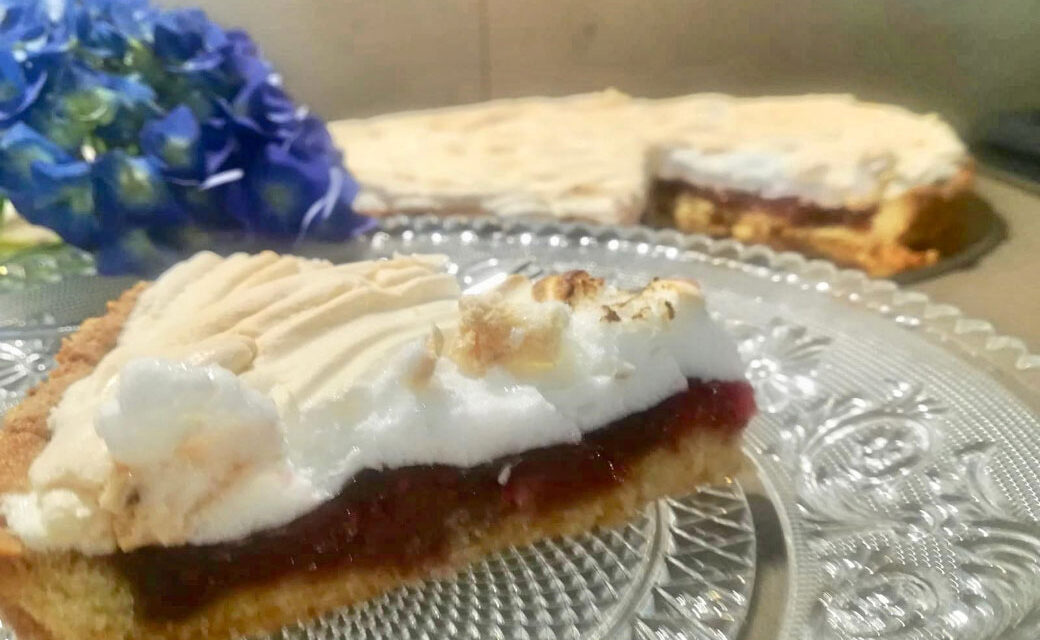 CROSTATA MERINGATA CON MARMELLATA DI LAMPONI DELLA MONICA