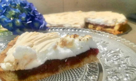 CROSTATA MERINGATA CON MARMELLATA DI LAMPONI DELLA MONICA