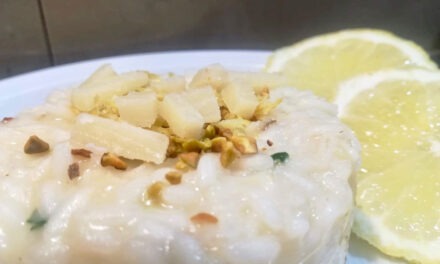 RISOTTO AL CEDRO DELLA MONICA CON PISTACCHI TOSTATI E SCAGLIE DI PARMIGIANO