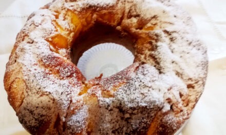 CIAMBELLONE SOFFICE CON PESCHE E YOGURT DELLA MONICA