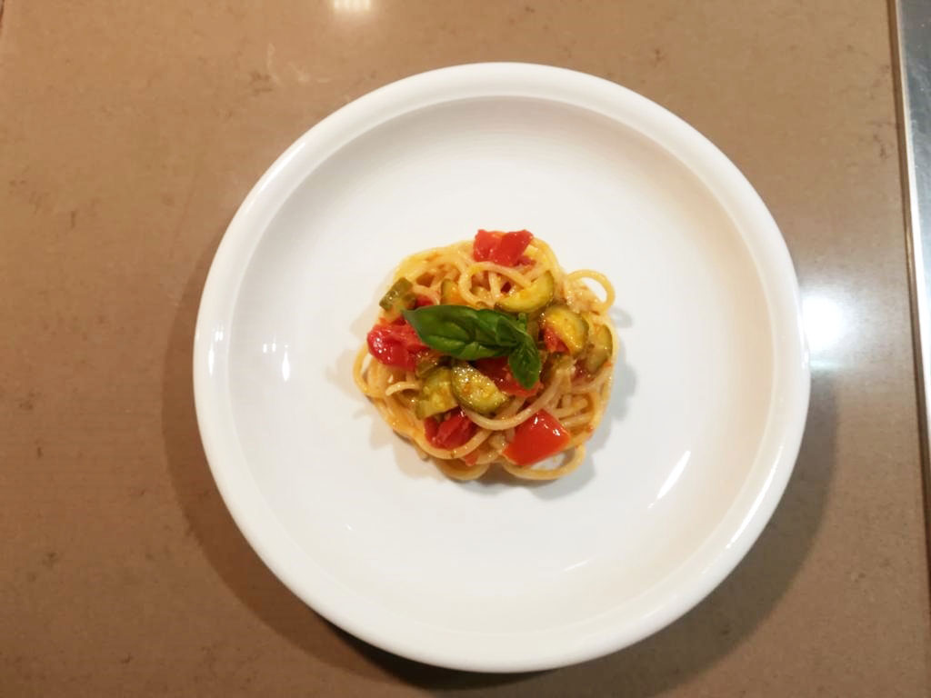 Spaghettoni pomodorini e zucchine