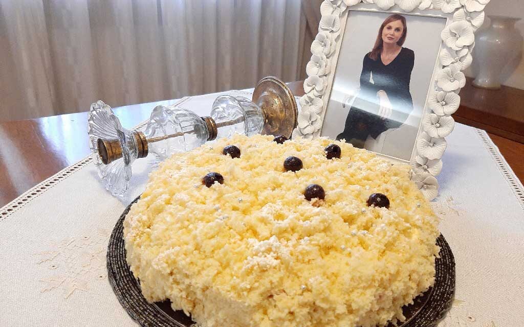 TORTA MIMOSA CON AMARENE DELLA MONICA