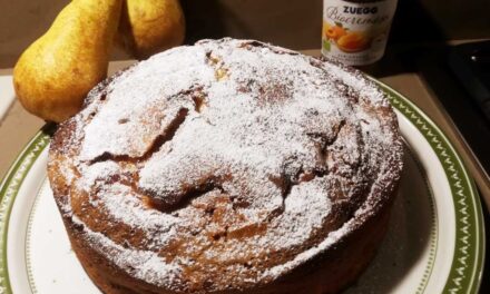 TORTA SOFFICE ALLE PERE CON CREMA E MARMELLATA DELLA MONICA