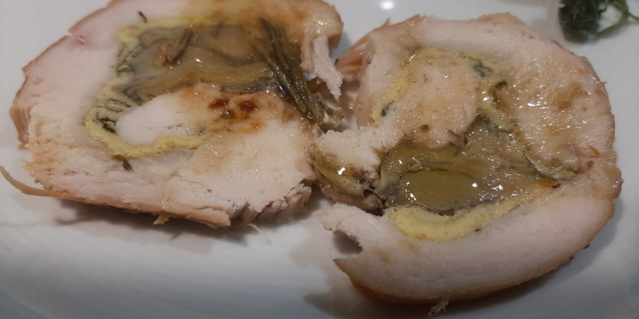 PETTO DI POLLO RIPIENO CON FRITTATA E CARCIOFI DELLA MONICA