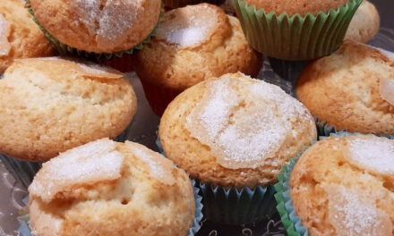 MUFFIN SOFFICI AL LIMONCELLO DELLA MONICA