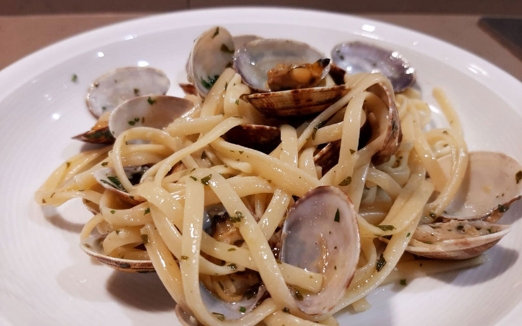 LINGUINE CON VONGOLE VERACI (FRESCHE) DELLA MONICA