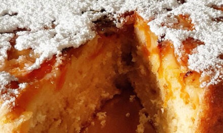 TORTA IN PADELLA CON PESCHE E AMARETTI DELLA MONICA