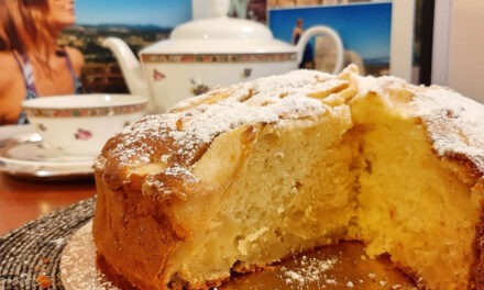 TORTA SOFFICISSIMA CON MELE E MASCARPONE DELLA MONICA