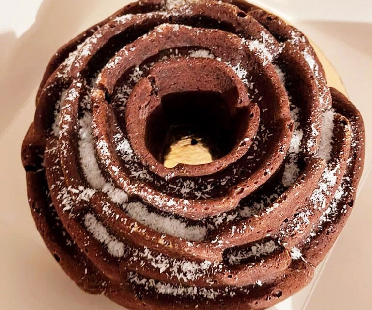 CIAMBELLA SOFFICE CON CIOCCOLATO E COCCO DELLA MONICA