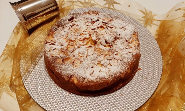 TORTA SOFFICE ALLE MELE E PANNA DELLA MONICA