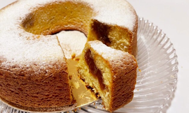 CIAMBELLA SOFFICE CON YOGURT E MARMELLATA DELLA MONICA