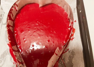 Versate l’impasto nello stampo e livellatelo