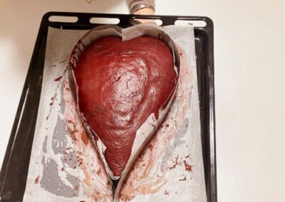 Fate raffreddare su una griglia per dolci