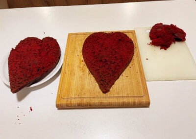 tagliate a metà ottenendo due cuori
