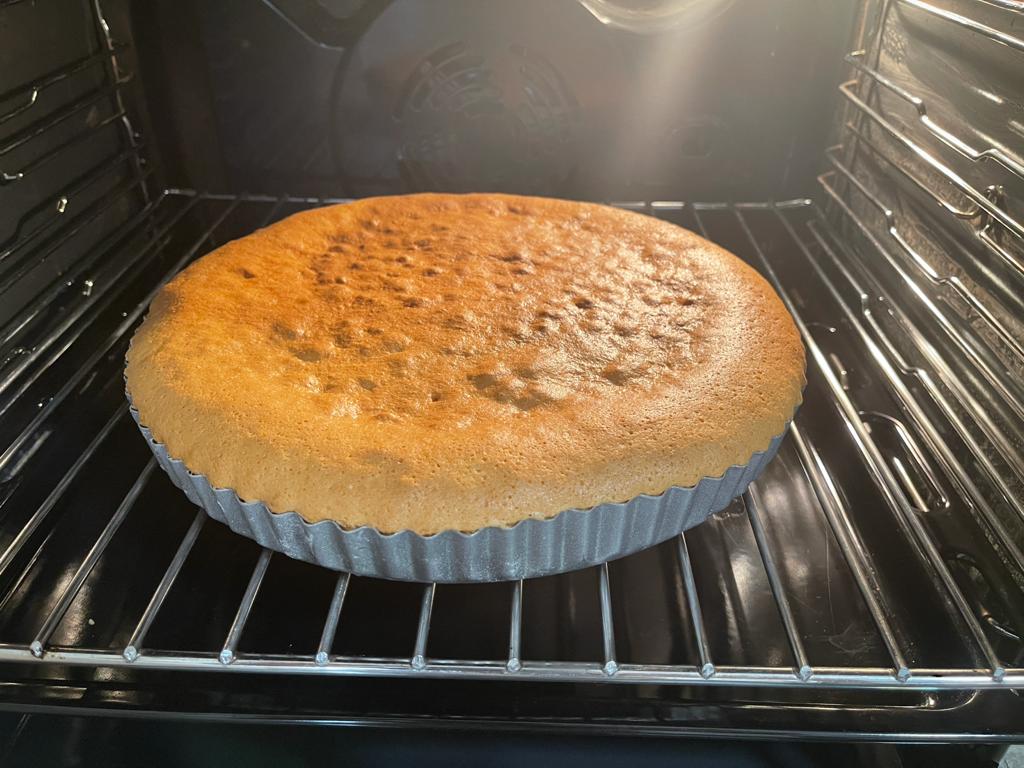 CROSTATA FURBA CON MARMELLATA E FRAGOLE FRESCHE DELLA MONICA - Monica in  Cucina