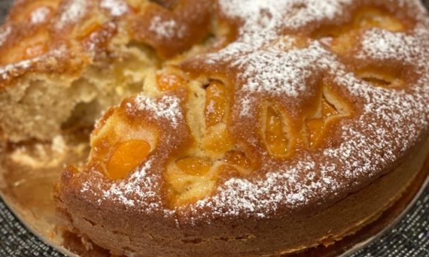 TORTA SOFFICE CON ALBICOCCHE E YOGURT