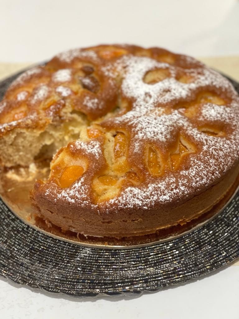 Torta soffice con albicocche e yogurt della Monica