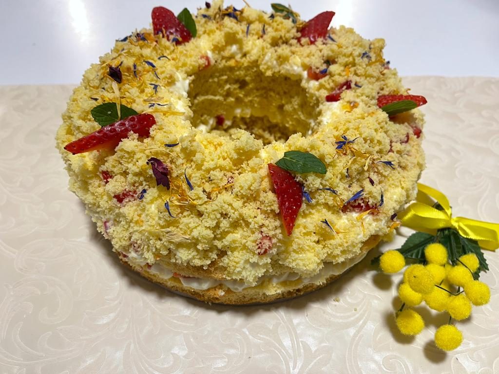 Ciambella mimosa con fragole della Monica