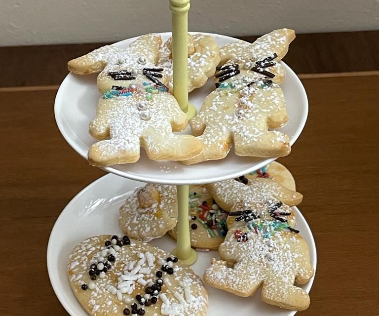 BISCOTTI DI PASQUA CON PASTAFROLLA DI SOLO ALBUMI