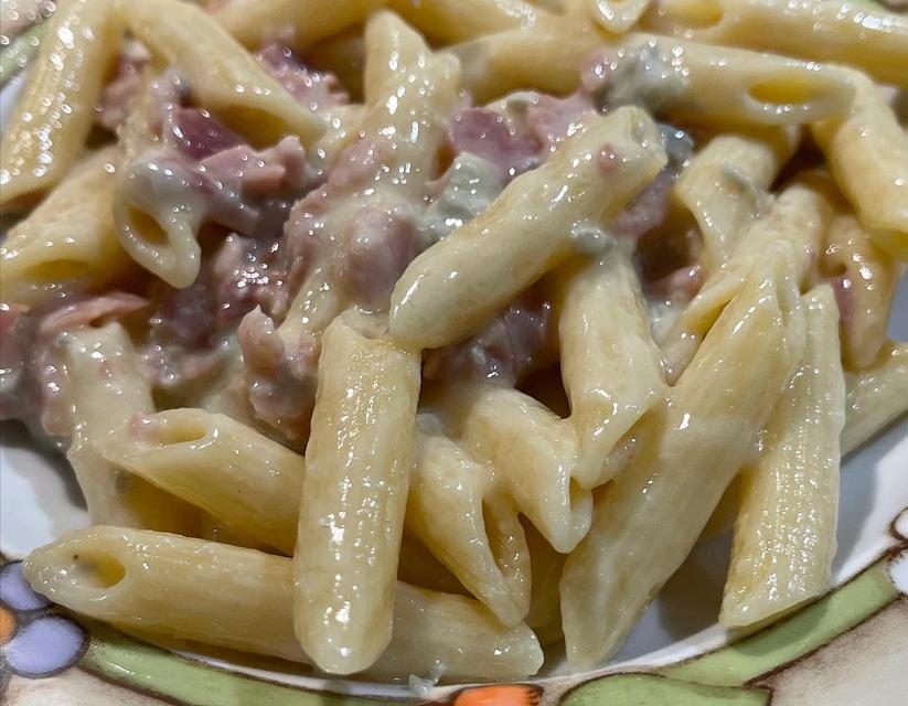 PENNE CON PROSCIUTTO COTTO E GORGONZOLA DELLA MONICA