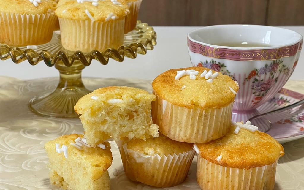 MUFFIN SOFFICISSIMI ALLO YOGURT E NOCCIOLE DELLA MONICA