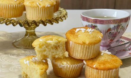 MUFFIN SOFFICISSIMI ALLO YOGURT E NOCCIOLE DELLA MONICA