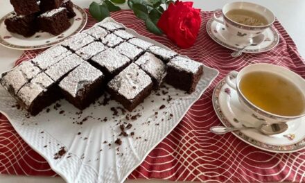 TORTA QUADROTTI AL CACAO 5 MINUTI DELLA MONICA