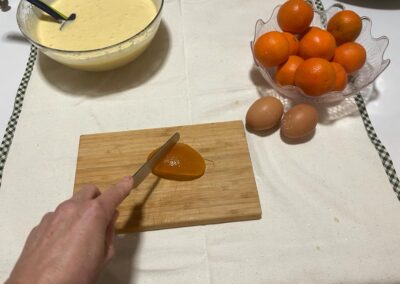 aglia a pezzetti l'arancia candita (questa parte è opzionale)